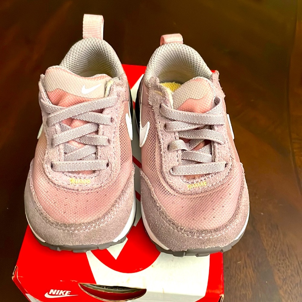 Nike Waffle One. Size 5c Mauve
